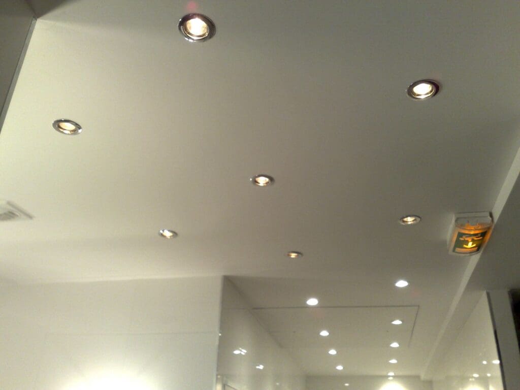 Agence M Com Marseille Techiquatic Nans les Pins Plombier Electricien 23122008537